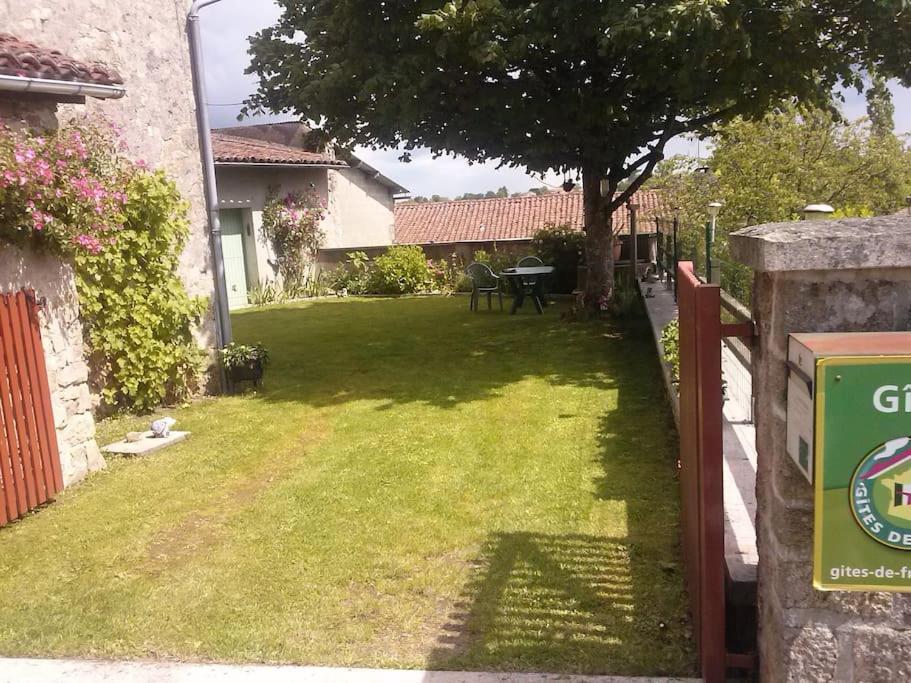 Cottage By The Chateau With Pool In National Parc Les Salles-Lavauguyon Exteriér fotografie