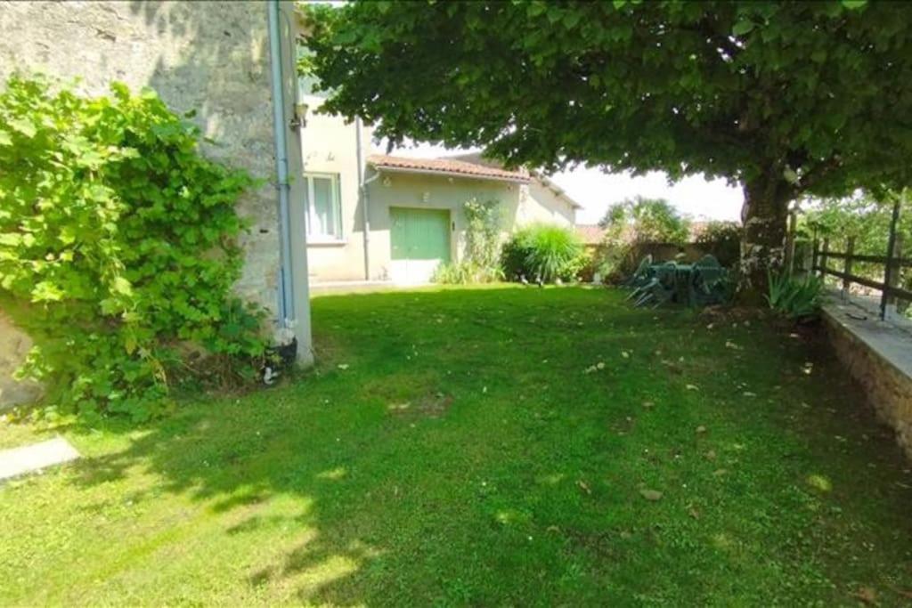 Cottage By The Chateau With Pool In National Parc Les Salles-Lavauguyon Exteriér fotografie