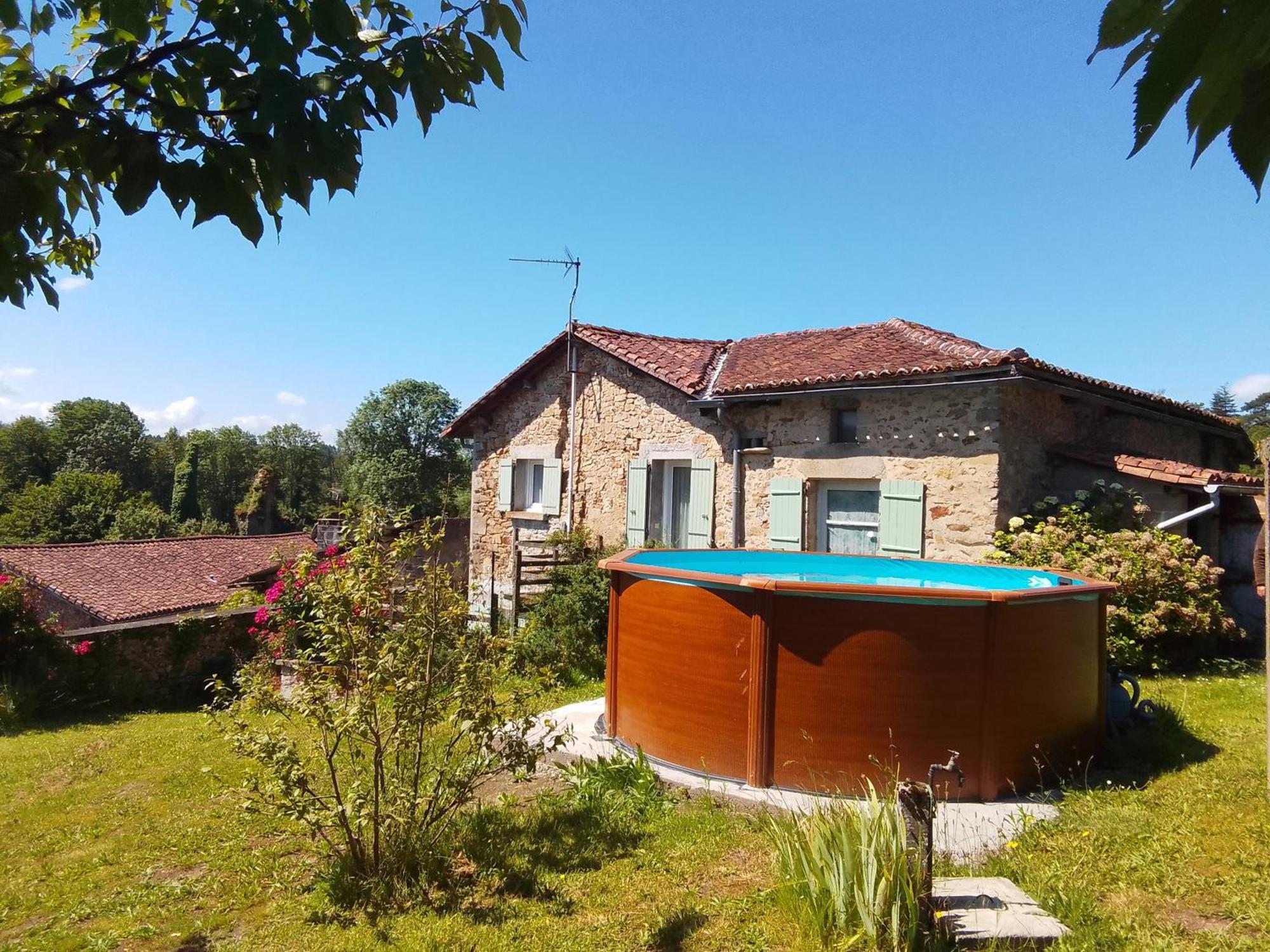 Cottage By The Chateau With Pool In National Parc Les Salles-Lavauguyon Exteriér fotografie